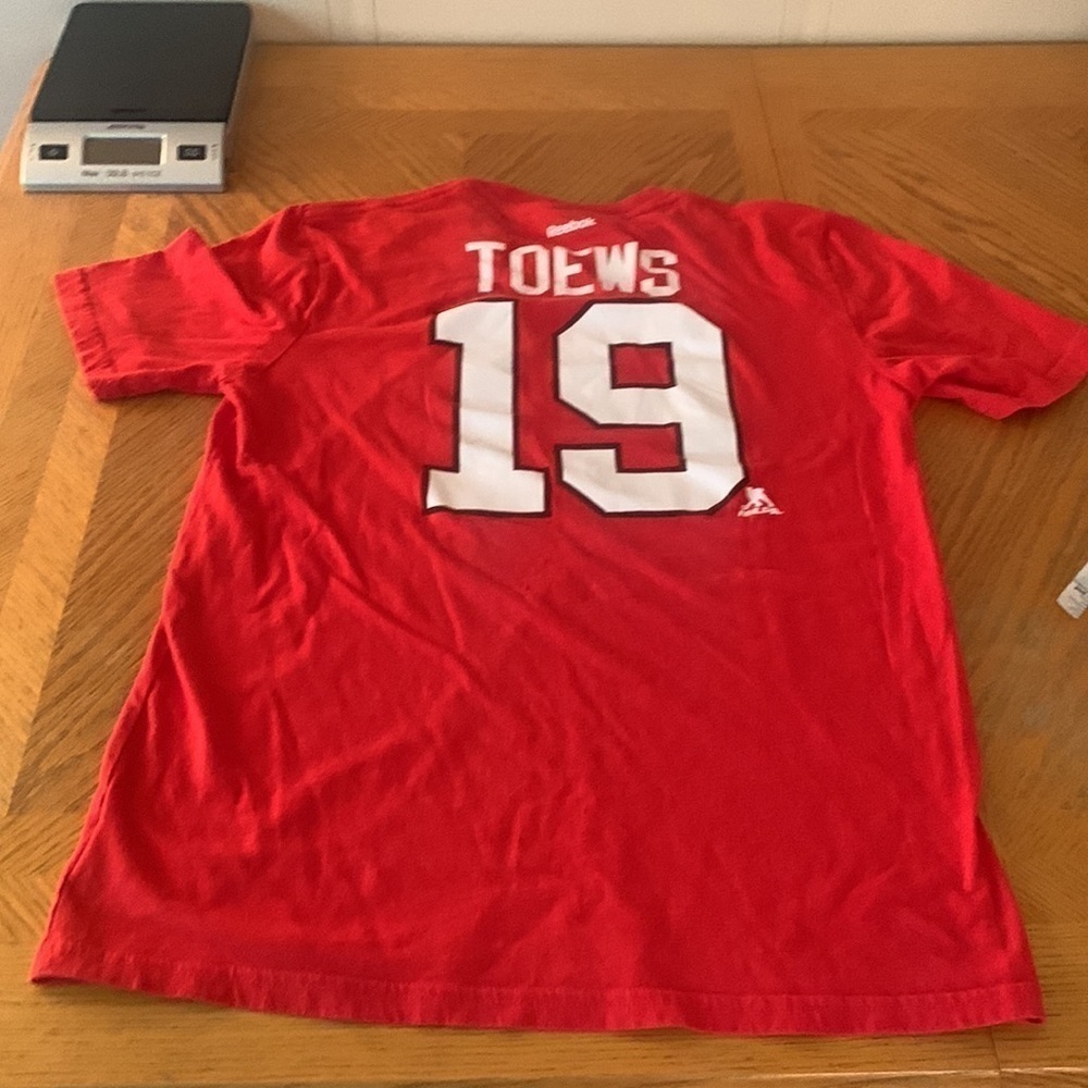 CHICAGO Blackhawks Jonathan Toews TShirt - Picture 2 of 8